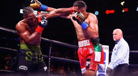 DAVID BENAVÍDEZ PERMANECE INVICTO CON UNA VICTORIA SOBRE KYRONE DAVIS