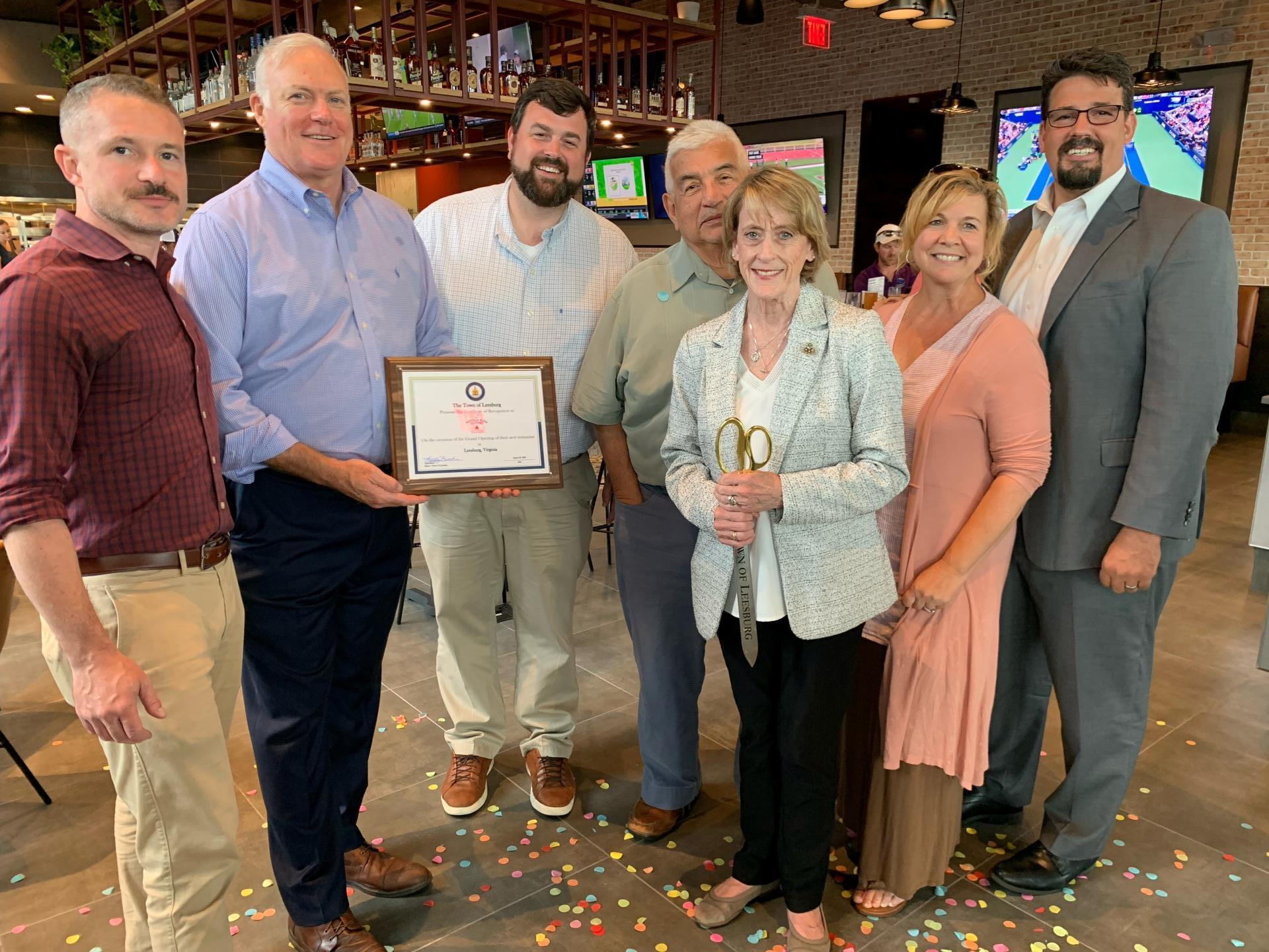 Buffalo Wing Factory Opens in Leesburg Bereavision TV Viendo TV Con