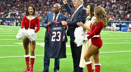 Mayor Turner Receives the 2023 Inspire Change Changemaker Award from the Houston Texans