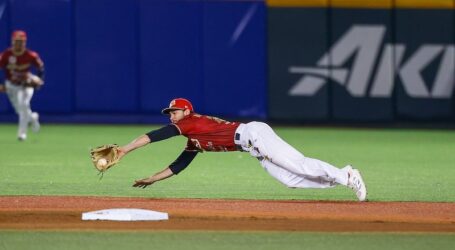 Edwin Díaz firma noche histórica y deja en el terreno a Nayarit